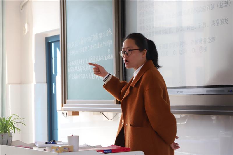 堅定信仰，立德樹人